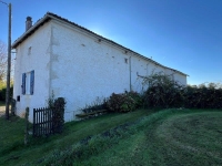 GROS POTENTIELS ! Grande Maison Ancienne Proche de Nanteuil-en-Vallée