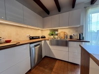 Superbe Maison Avec Gite, 5 Chambres et 6645m2 de Terrain