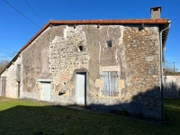 GROS POTENTIELS ! Grande Maison Ancienne Proche de Nanteuil-en-Vallée