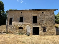 Charmant Ensemble à Vendre Avec 2 Maisons, Granges et Terrain Arboré