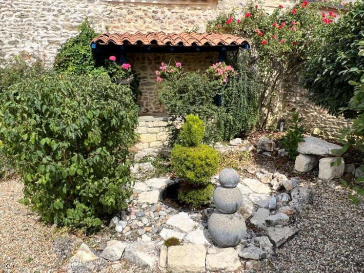 Magnifique Maison Charentaise avec un Agréable Petit Jardin