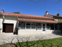Maison De Campagne Située Au Calme A Vendre. 2 Chambres Et Grand Jardin