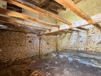 Charmant Ensemble à Vendre Avec 2 Maisons, Granges et Terrain Arboré