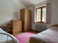 Spacious Family Home with Pool, 6 Bedrooms – Peaceful Hamlet Setting, 2.5 km from Village Centre