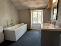 Charmante Maison en Pierre avec Dépendances et Cour Intime – Proche Sauzé-Vaussais