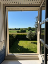 Élégante Longère en Pierre au Cœur d’un Parc Arboré avec Grande Piscine