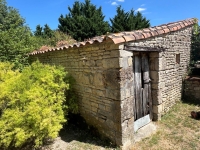 Belle Maison Ancienne avec Grand Terrain et Nombreuses Dépendances