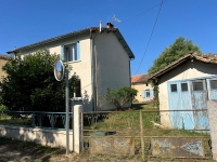 Jolie Maison de 3 Chambres avec Studio, Dépendances et Jardin