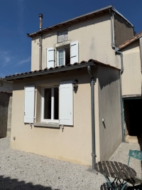 Ruffec Town Centre House With Large Garage And A Courtyard