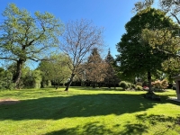 Élégante Longère en Pierre au Cœur d’un Parc Arboré avec Grande Piscine