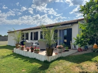3-Bedroom Bungalow 3 Minutes from Sauzé-Vaussais