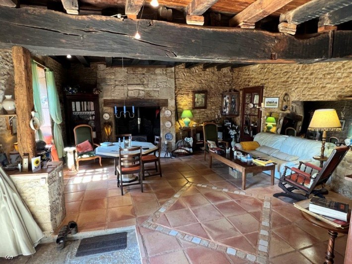 Magnifique Maison de Village Entre Ruffec et Villefagnan