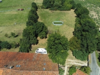 Belle Maison Ancienne avec Grand Terrain et Nombreuses Dépendances