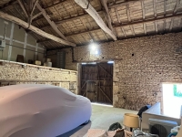 Élégante Longère en Pierre au Cœur d’un Parc Arboré avec Grande Piscine