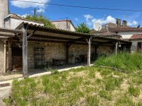 Au Cœur de Ruffec – Deux Maisons de Plain-Pied en Pierre avec Jardinet