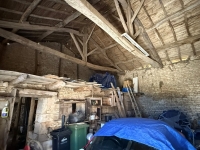 Charmant Ensemble à Vendre Avec 2 Maisons, Granges et Terrain Arboré
