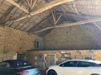 Élégante Longère en Pierre au Cœur d’un Parc Arboré avec Grande Piscine