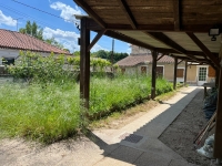 Au Cœur de Ruffec – Deux Maisons de Plain-Pied en Pierre avec Jardinet