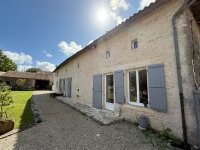 Belle Charentaise Avec 4 Chambres Et Jardin Clos Sur 1433m²