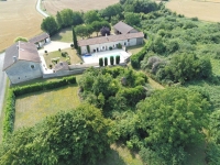 Magnifique Domaine de presque un Hectare avec 3 Chambres, Belle Piscine et Potentiel Pour Gîtes