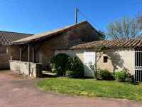 Élégante Longère en Pierre au Cœur d’un Parc Arboré avec Grande Piscine