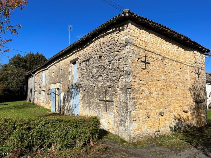 Old Farmhouse With Outbuildings to Renovate - Great Potential