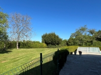 Élégante Longère en Pierre au Cœur d’un Parc Arboré avec Grande Piscine