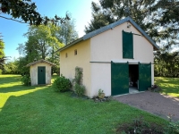 Élégante Longère en Pierre au Cœur d’un Parc Arboré avec Grande Piscine