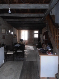 Townhouse To Renovate With Courtyard, Close to Commerce