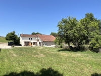 Belle Maison de Campagne avec Grange Attenante et Accès à la Rivière Charente