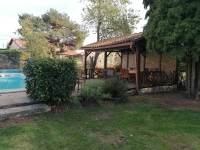 Spacious Family Home with Pool, 6 Bedrooms – Peaceful Hamlet Setting, 2.5 km from Village Centre