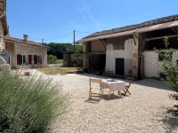 Charmante Maison en Pierre avec Dépendances et Cour Intime – Proche Sauzé-Vaussais