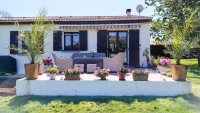 3-Bedroom Bungalow 3 Minutes from Sauzé-Vaussais
