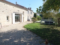 Beautiful Stone House with 5 Bedrooms and Swimming Pool. Gîte Possibility