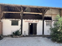 Charmante Maison en Pierre avec Dépendances et Cour Intime – Proche Sauzé-Vaussais
