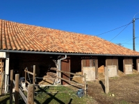 Maison Ancienne Avec 5 Chambres Et Diverses Dépendances Sur Un Terrain De 73105m²