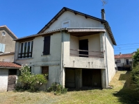 Stone House with Great Potential – 3 Bedrooms, Garden, and Attic to Convert