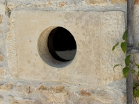 Charmant Ensemble à Vendre Avec 2 Maisons, Granges et Terrain Arboré