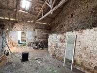 Charmante Maison en Pierre avec Dépendances et Cour Intime – Proche Sauzé-Vaussais