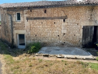 Charmante Maison en Pierre avec Dépendances et Cour Intime – Proche Sauzé-Vaussais