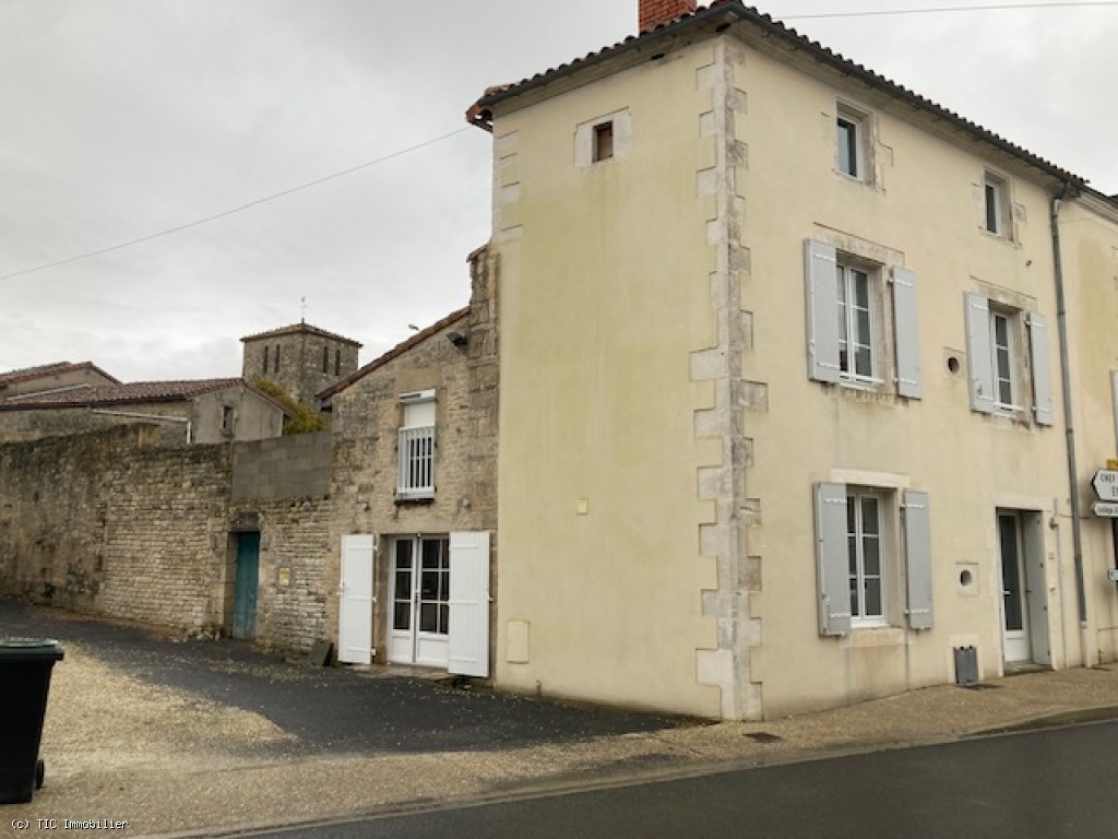 Village house comprising two independent dwellings