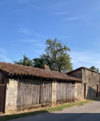 3 Bedroom Stone House With Courtyard, Garden And Barn Near Nanteuil En Vallée