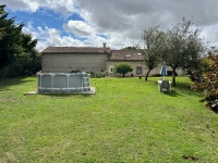 Superbe Maison en Pierre de 4 Chambres avec une Grange Attenante.Vues sur la Campagne et Jardin Clos