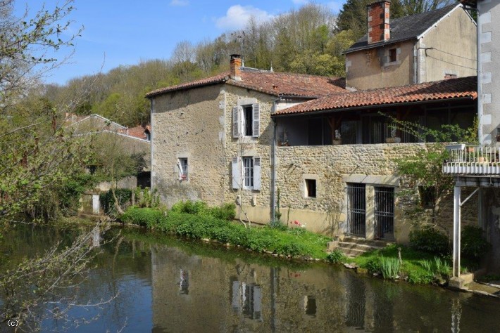 River Frontage : Lovely Town House in Excellent Order in Civray