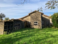 Longère with adjoining barn and numerous outbuildings