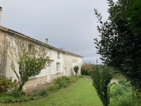 Longère with adjoining barn and numerous outbuildings