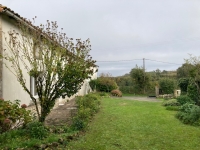 Longère with adjoining barn and numerous outbuildings