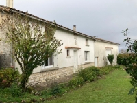 Longère with adjoining barn and numerous outbuildings