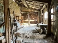 Jolie Maison A Rénover : Secteur Nanteuil En Vallée