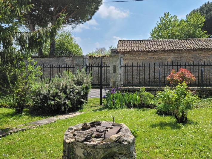 Belle Maison Ancienne avec Jardin Clôturé